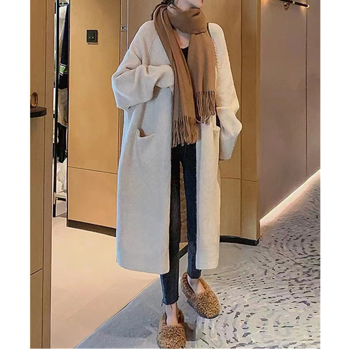Damd oversized stickad kappa med fickor och avslappnad passform Mirla-Eva Jonsson