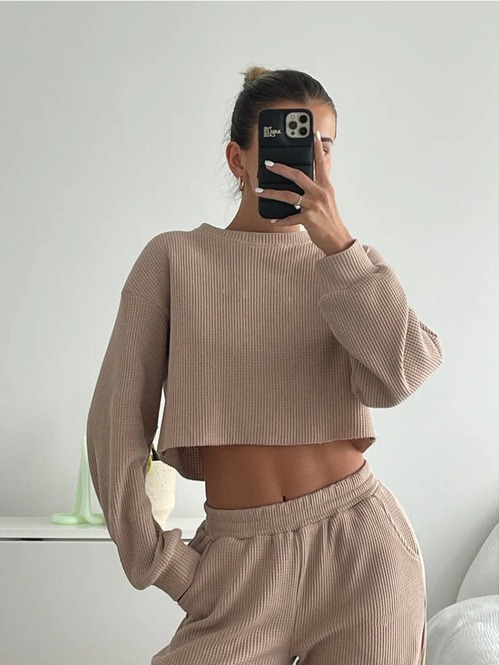 Damdäckad loungedress med långärmad topp och vida byxor Mirla-Eva Jonsson