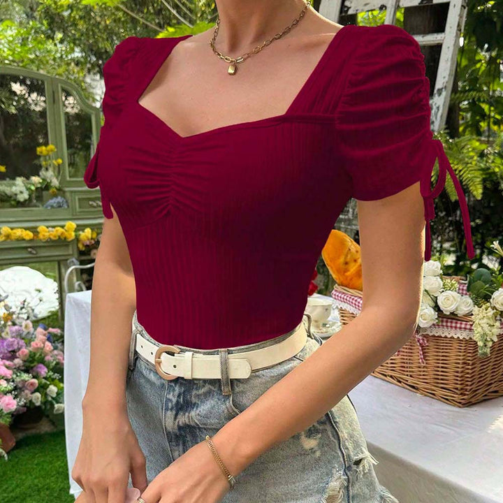 Damdblus med volangdetaljer och elegant rygg Mirla-Eva Jonsson