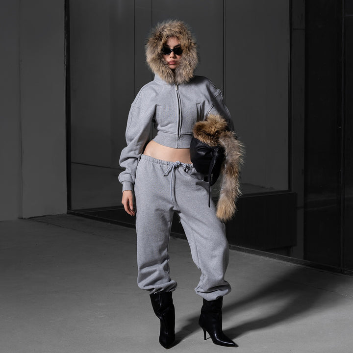 Damdens mode sweat-outfit med huva och konstpälsdetaljer Mirla-Eva Jonsson