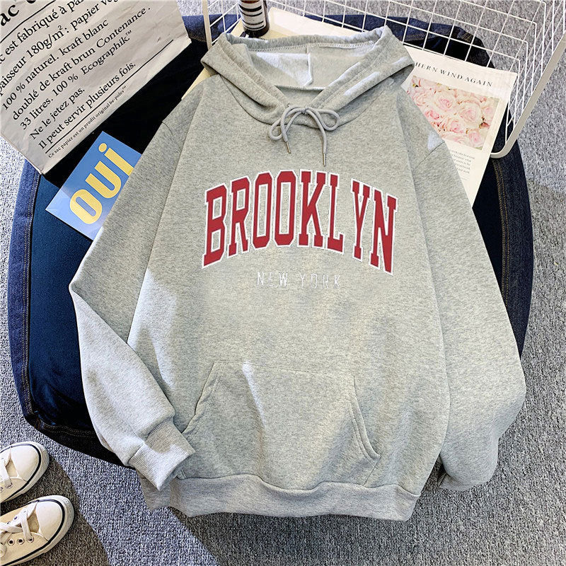 Damdtröja med stiligt Brooklyn-tryck Mirla-Eva Jonsson