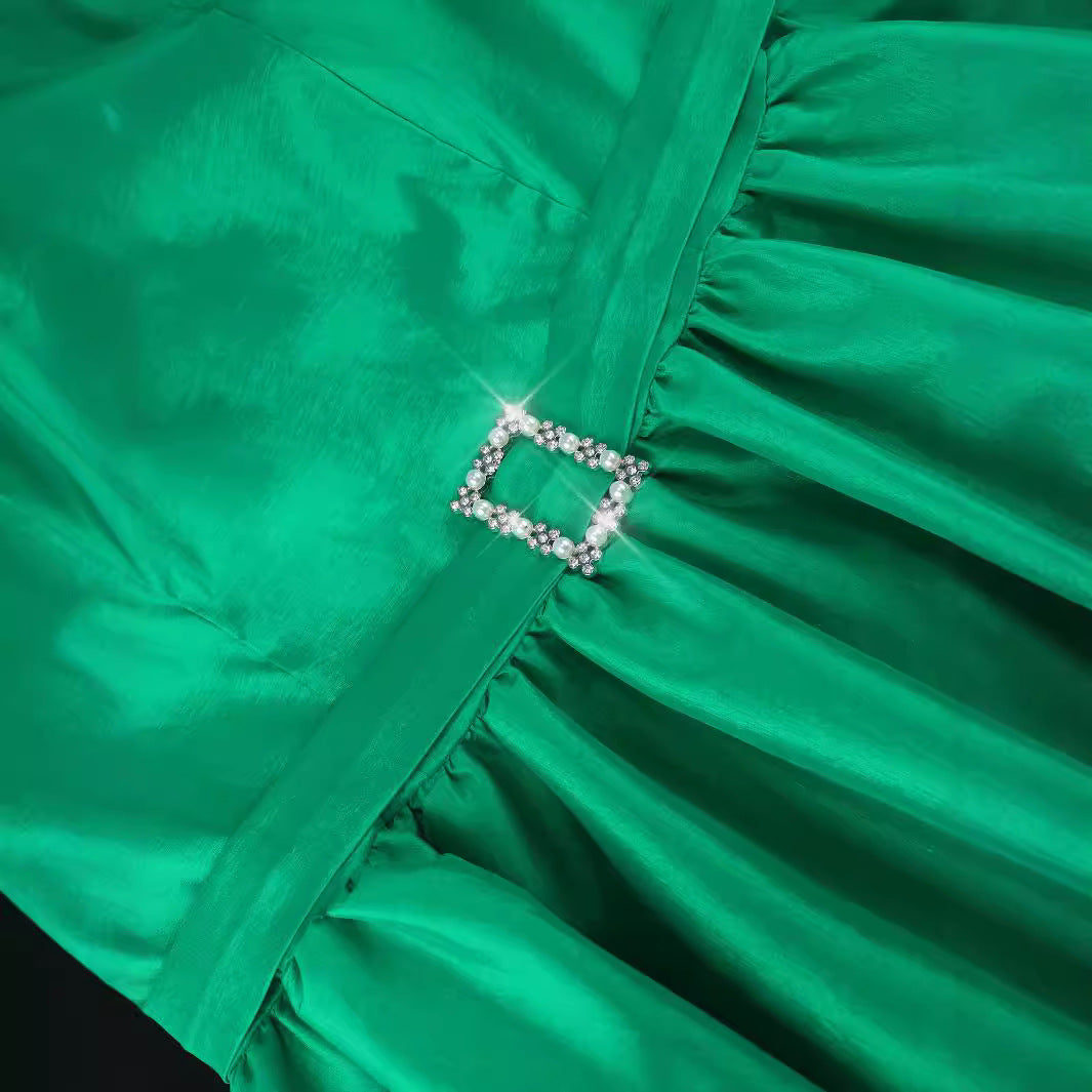 Dame Aftenkjol med modiga puffärmar och unik cut-out-design Mirla-Eva Jonsson