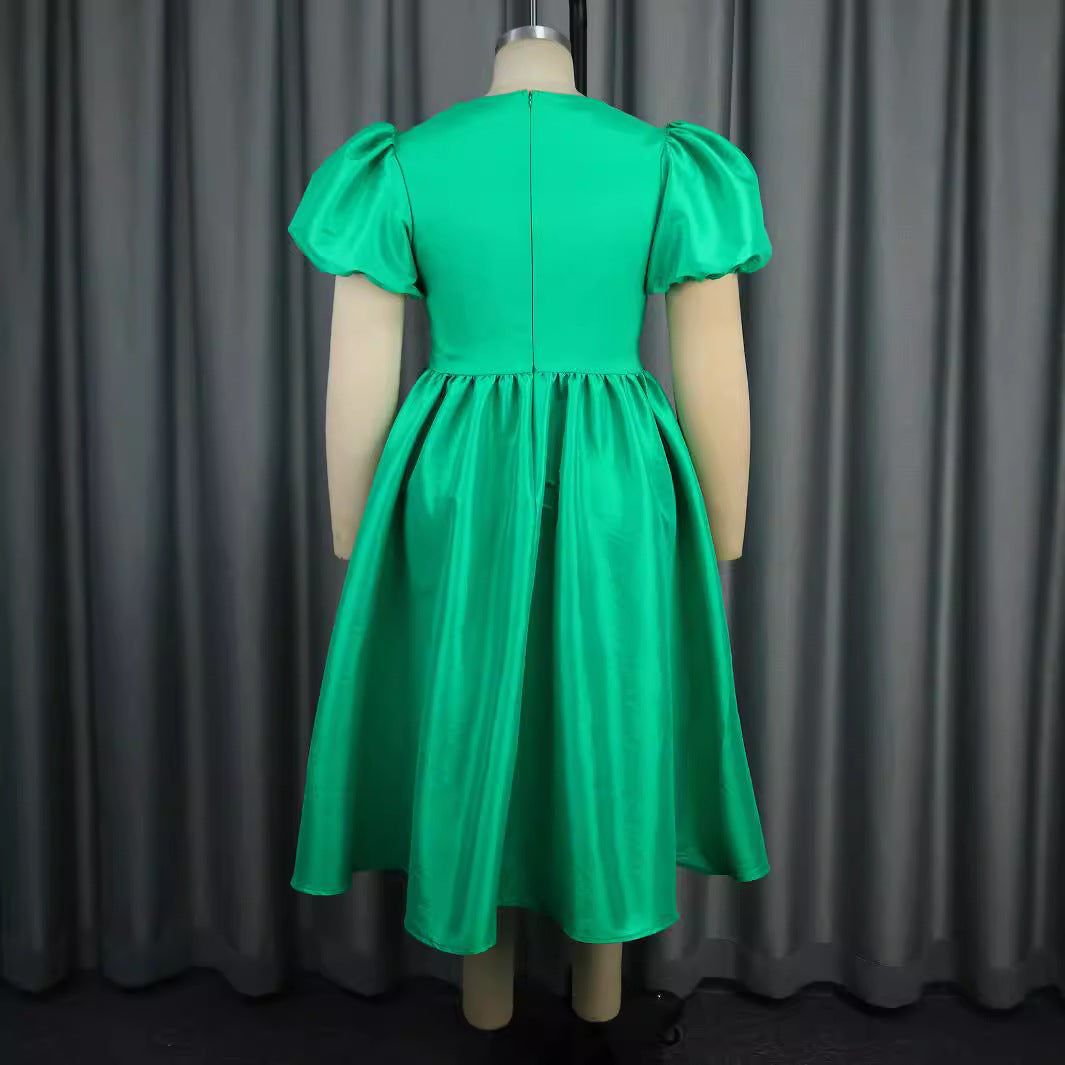 Dame Aftenkjol med modiga puffärmar och unik cut-out-design Mirla-Eva Jonsson