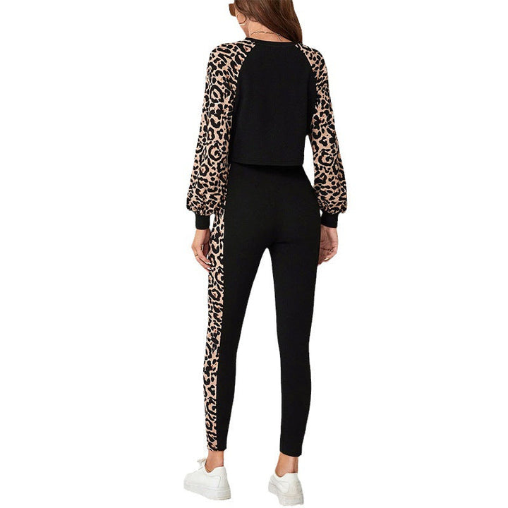 Dame Athleisure-set med Moderiktiga leopardärmar och Slim Fit Mirla-Eva Jonsson