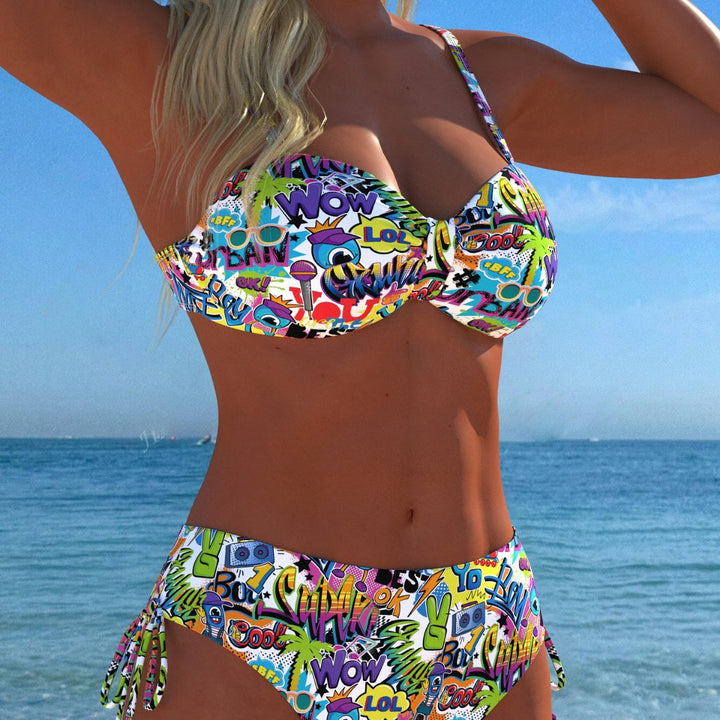 Dame Bandeau-Bikini med höga bikinibyxor och livligt paisleymönster Mirla-Eva Jonsson