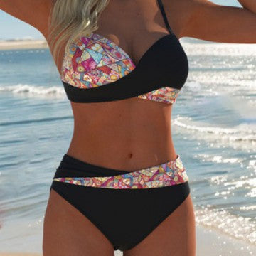 Dame Bandeau-Bikini med höga bikinibyxor och livligt paisleymönster Mirla-Eva Jonsson