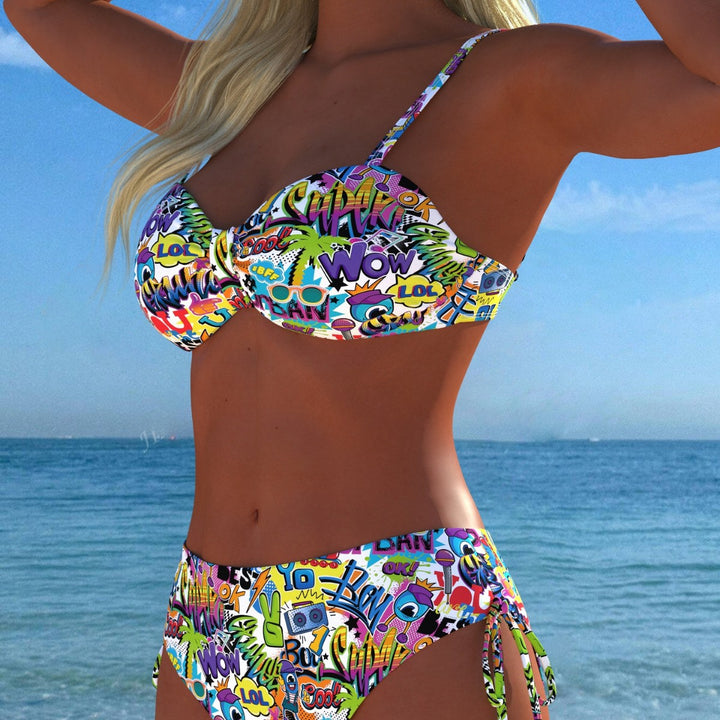 Dame Bandeau-Bikini med höga bikinibyxor och livligt paisleymönster Mirla-Eva Jonsson