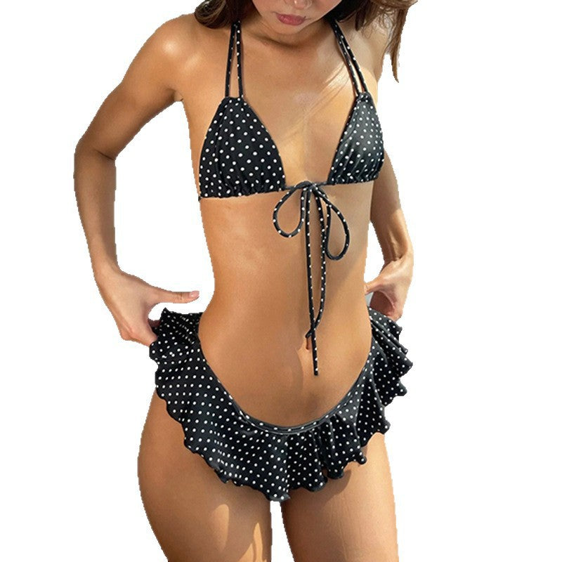 Dame Bikini Set med volangliknande trosor och lekfullt prickigt mönster Mirla-Eva Jonsson