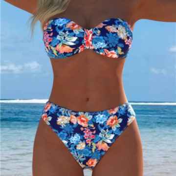 Dame Bikini-set med blommig balconette-top och högskuren trosor Mirla-Eva Jonsson