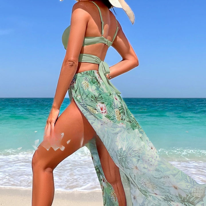 Dame Bikini-set med blommig omslagskjol och moderiktig överdel Mirla-Eva Jonsson