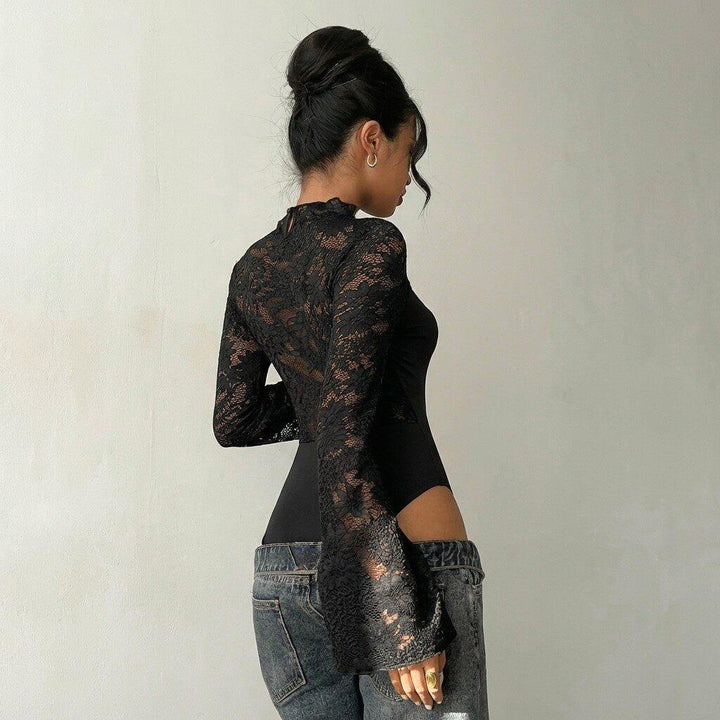 Dame Body med transparenta spetsärmar och modern cut-out Mirla-Eva Jonsson