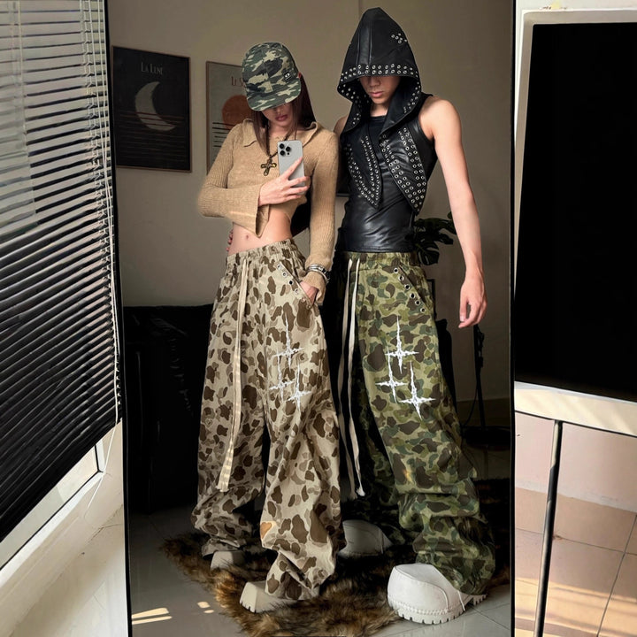 Dame Cargo-byxa med modernt djurmönster och elastisk midja Mirla-Eva Jonsson