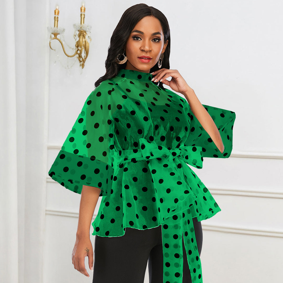 Dame Chiffonblus med prickigt mönster och elegant midjebälte Mirla-Eva Jonsson