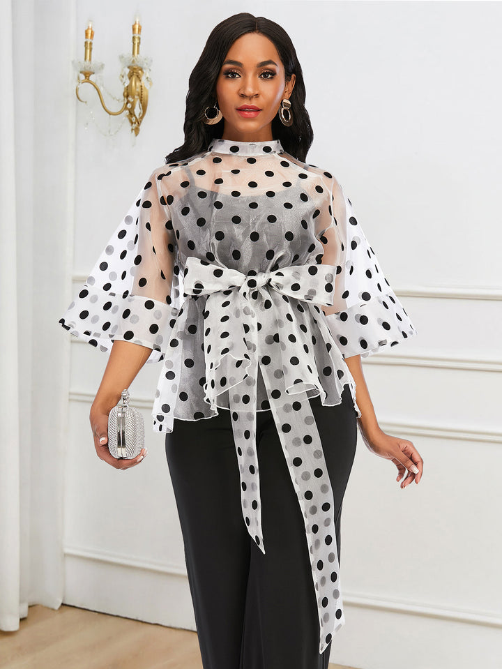 Dame Chiffonblus med prickigt mönster och elegant midjebälte Mirla-Eva Jonsson