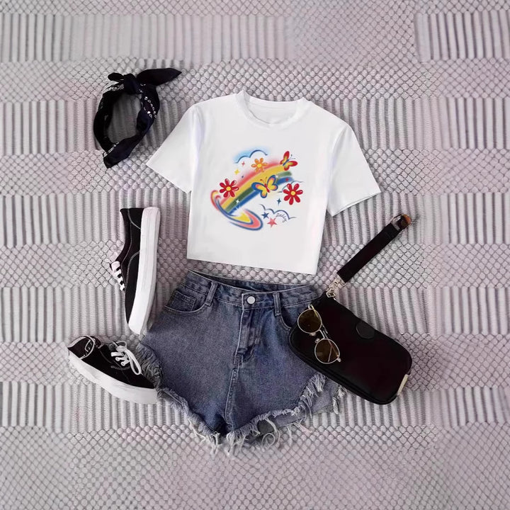 Dame Crop-T-Shirt i urban grafikdesign Mirla-Eva Jonsson