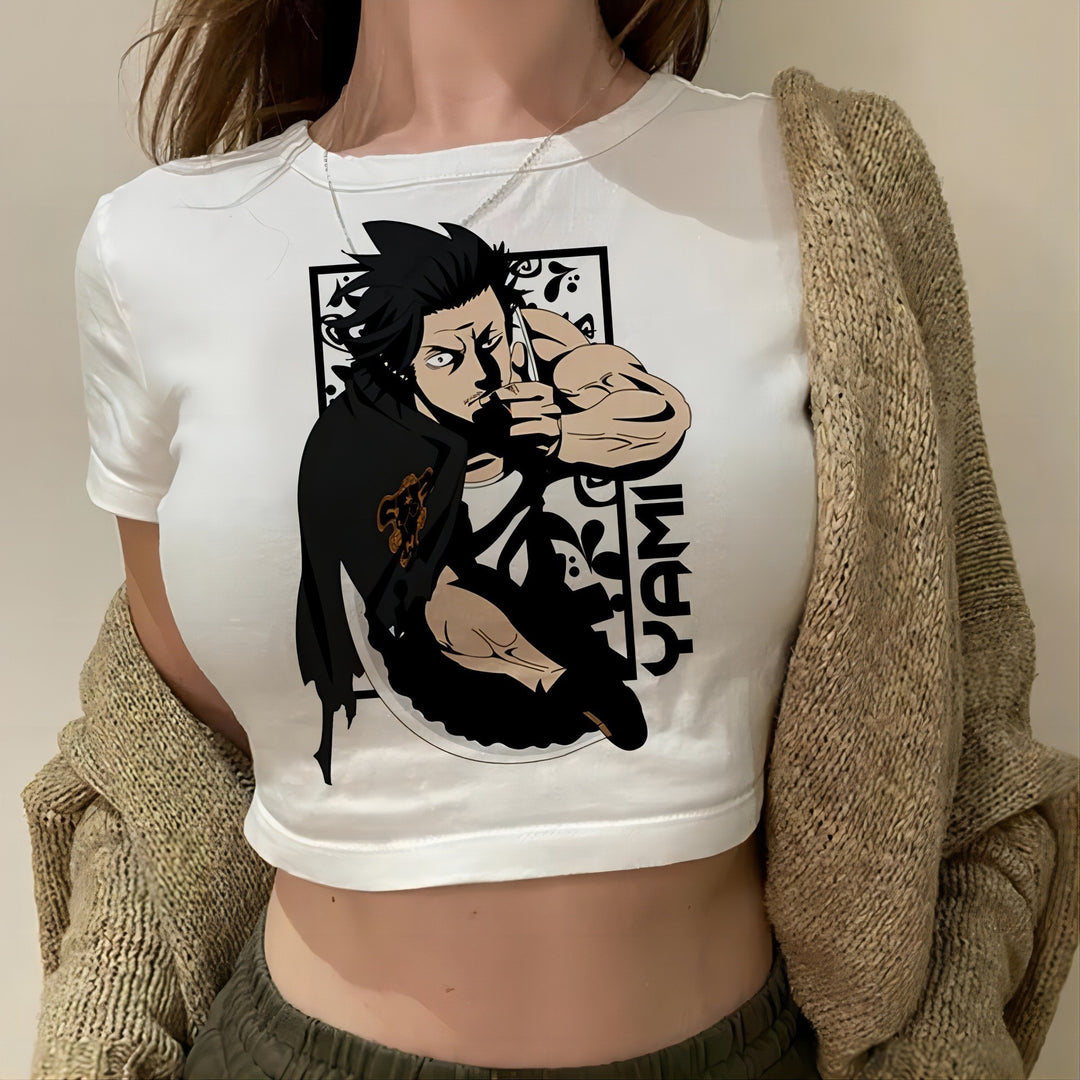 Dame Crop-T-Shirt i urban grafikdesign Mirla-Eva Jonsson