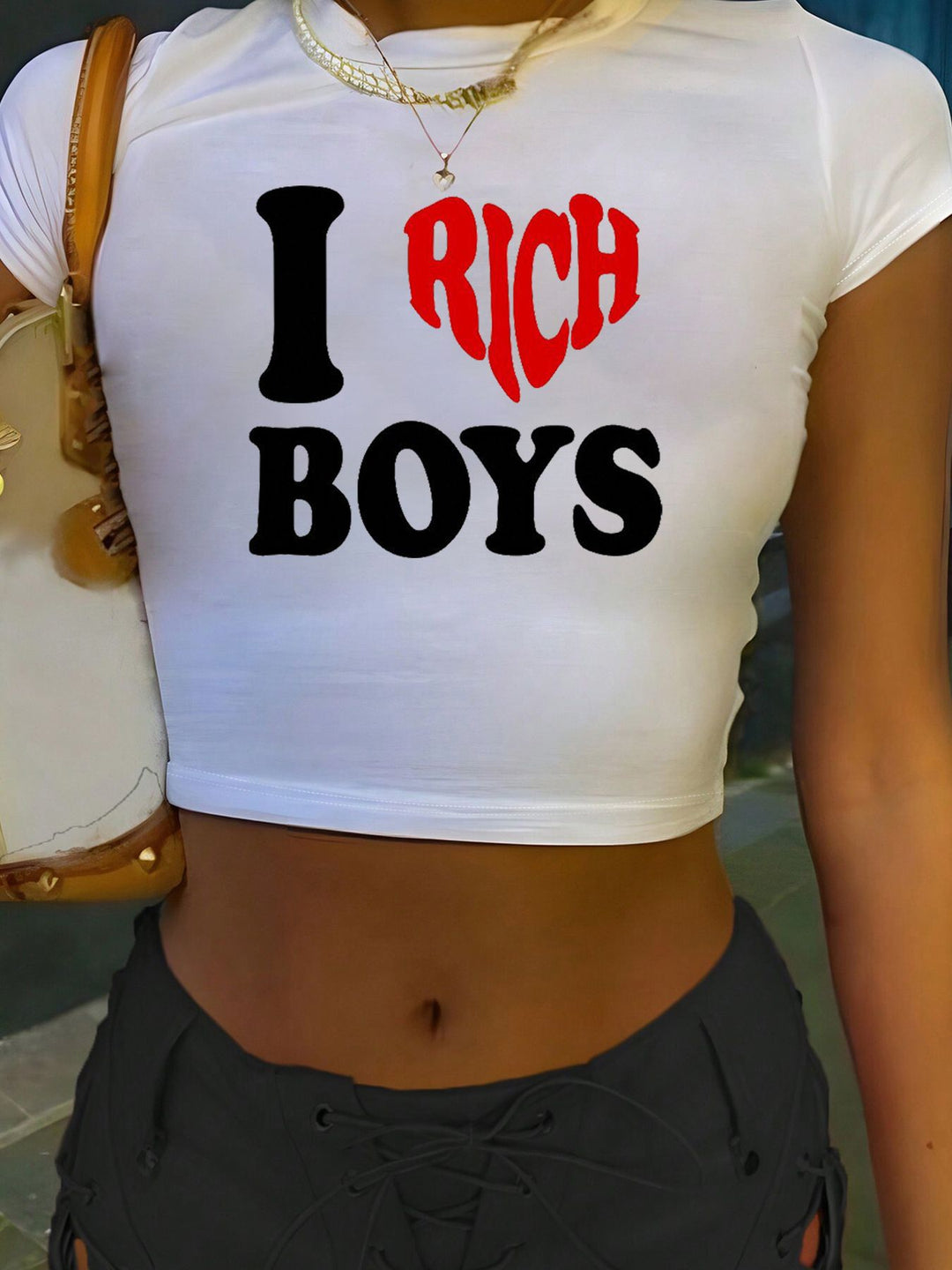 Dame Crop-T-Shirt med inspirerande tryck och figurnära skärning Mirla-Eva Jonsson