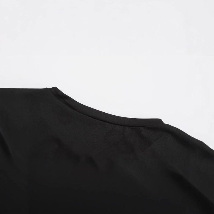 Dame Crop-T-Shirt med kreativ textdesign Mirla-Eva Jonsson