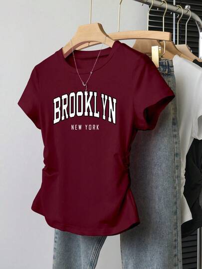 Dame Crop-T-shirt med figurnära skärning og moderne design Mirla-Eva Jonsson