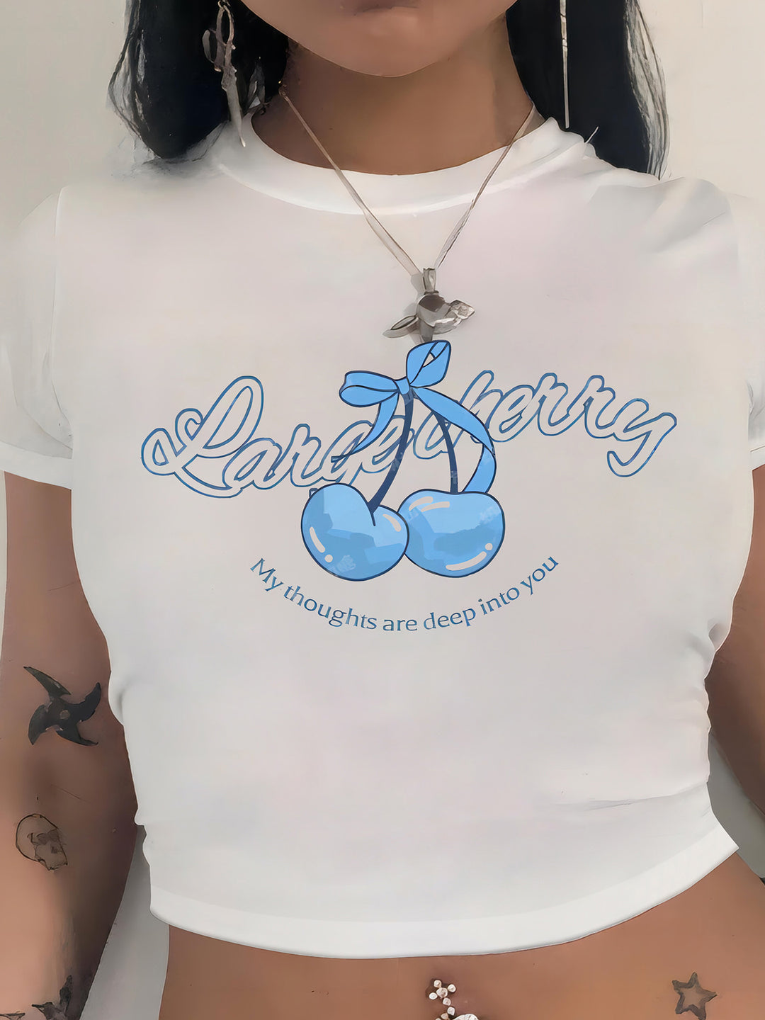 Dame Crop-T-shirt med fruktig körsbärdesign och lös passform Mirla-Eva Jonsson
