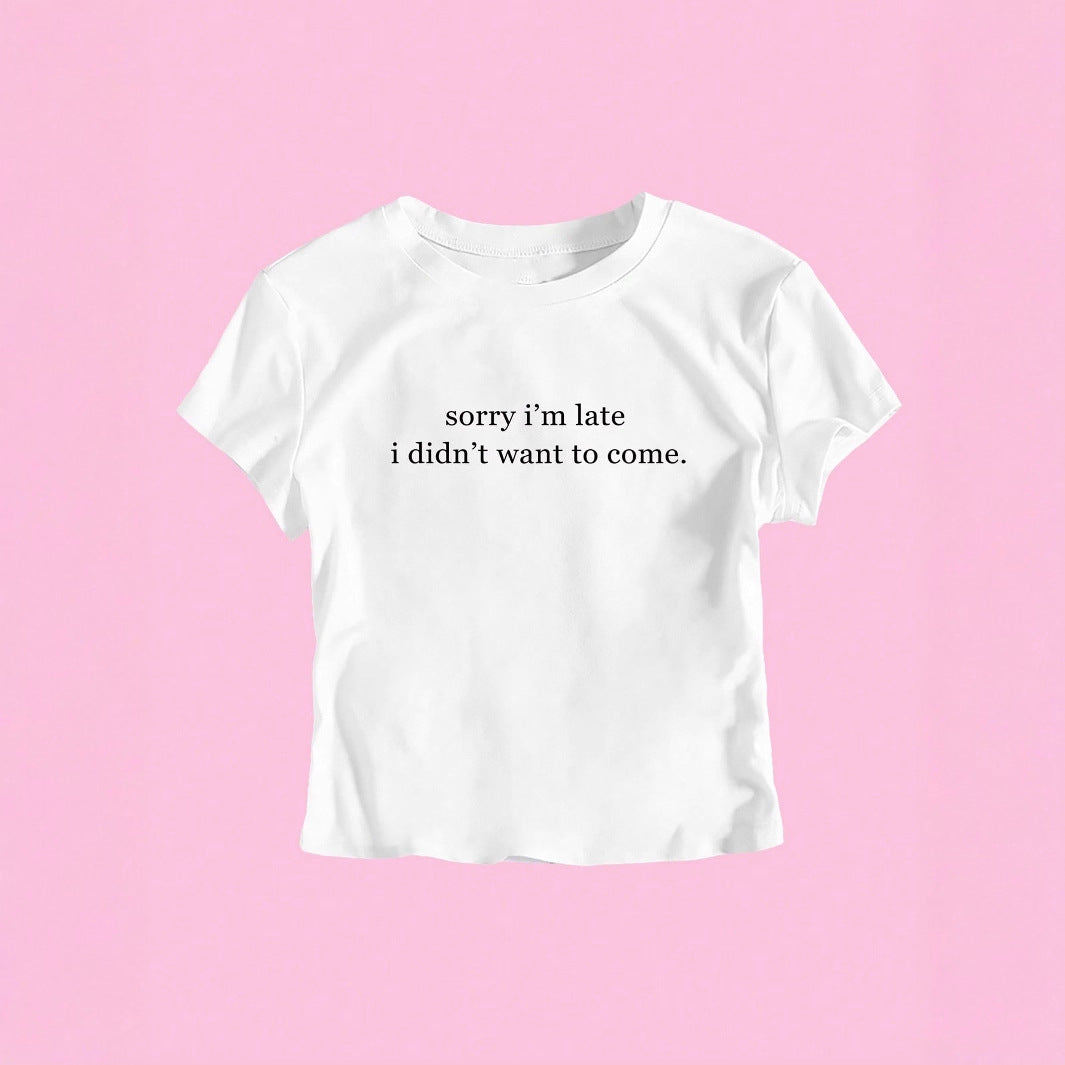 Dame Crop-T-shirt med humoristisk text och figursydd snitt Mirla-Eva Jonsson