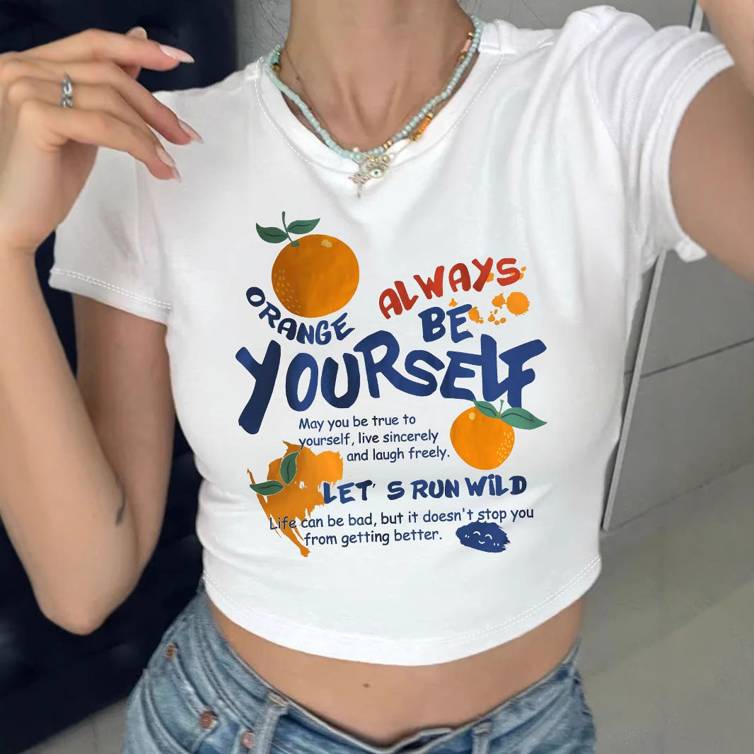 Dame Crop-T-shirt med inspirerande text och glatt fruktmotiv Mirla-Eva Jonsson