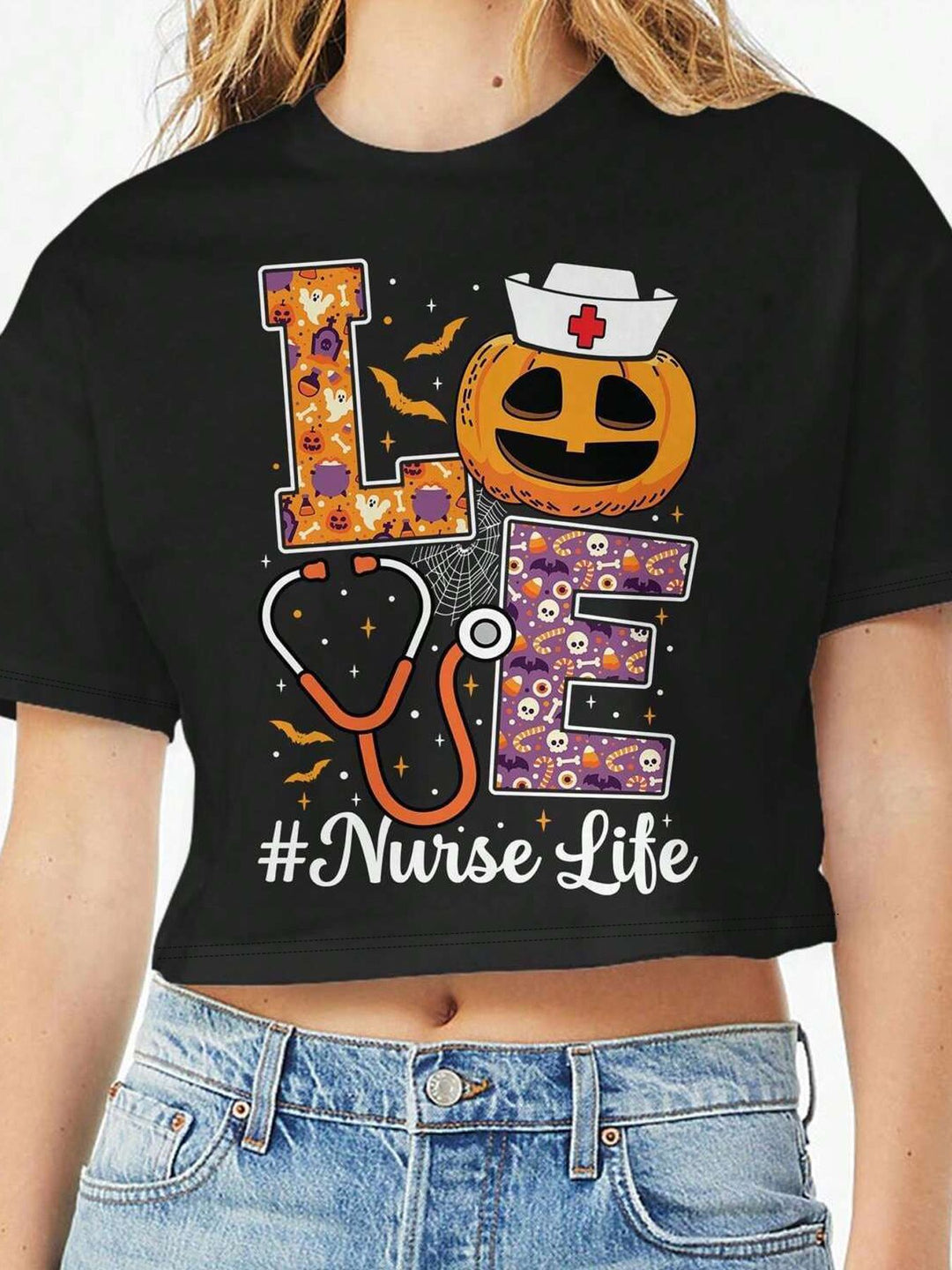 Dame Crop-T-shirt med kreativ läppmotiv och figursydd passform Mirla-Eva Jonsson