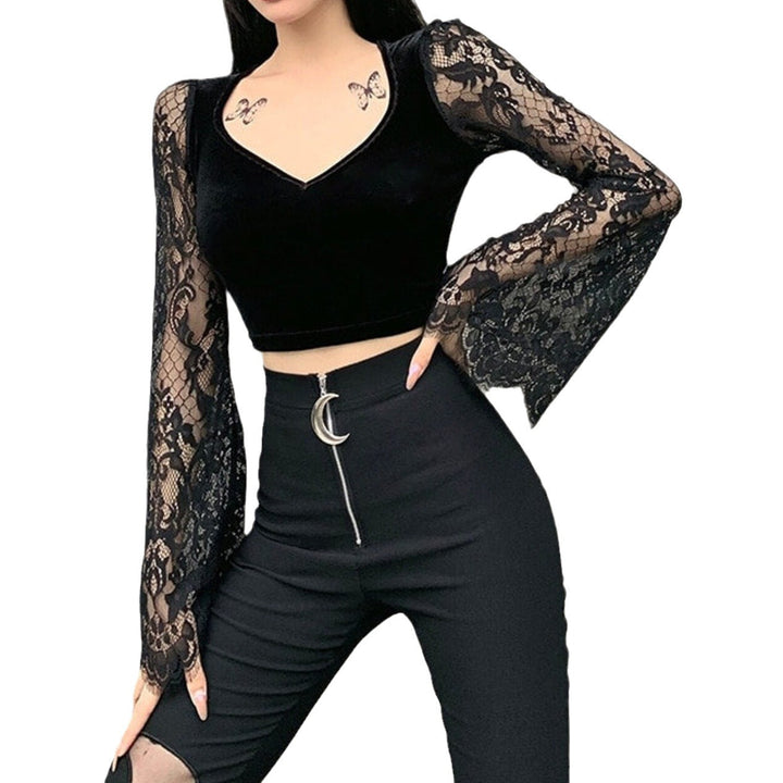 Dame Crop-Top med eleganta spetsärmar och figurnära skärning Mirla-Eva Jonsson