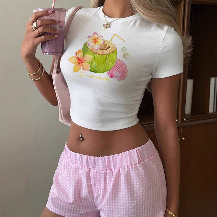 Dame Crop Top med fruktig sommar design och avslappnad skärning Mirla-Eva Jonsson