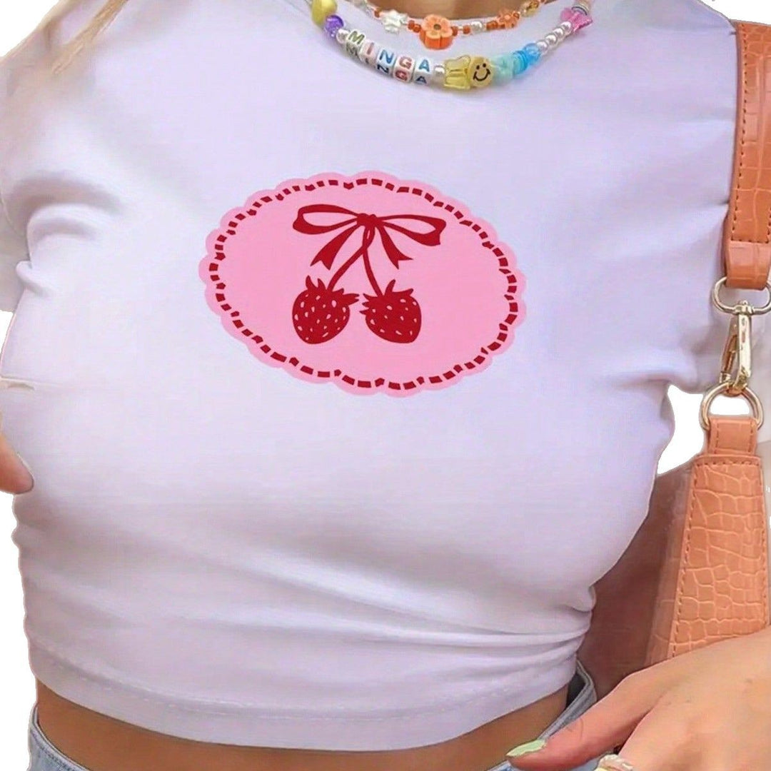 Dame Crop Top med fruktigt körsbärsmotiv och lekfull design Mirla-Eva Jonsson