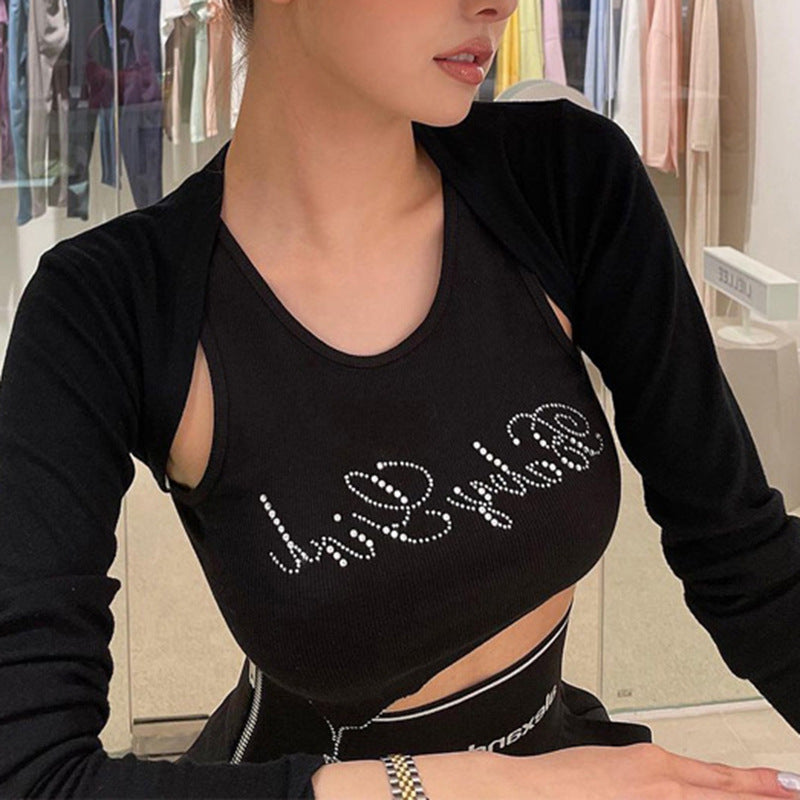 Dame Crop-Top med glittrande text och trendig skärning Mirla-Eva Jonsson