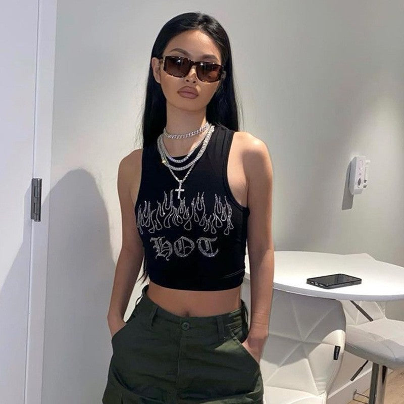 Dame Crop Top med iögonenfallande flamdesign och glänsande accenter Mirla-Eva Jonsson