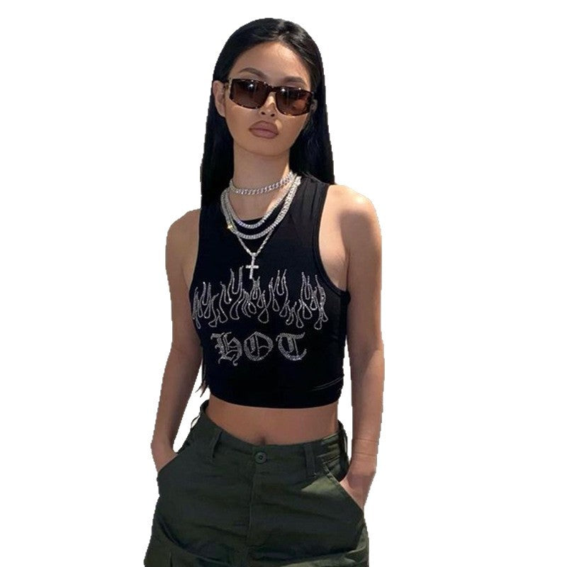 Dame Crop Top med iögonenfallande flamdesign och glänsande accenter Mirla-Eva Jonsson