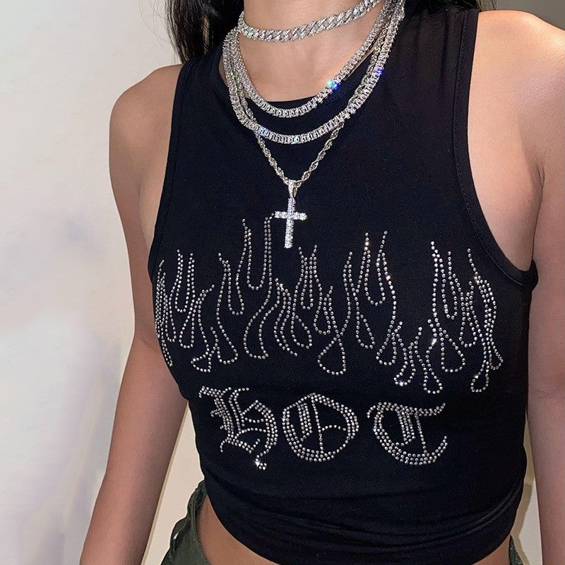 Dame Crop Top med iögonenfallande flamdesign och glänsande accenter Mirla-Eva Jonsson