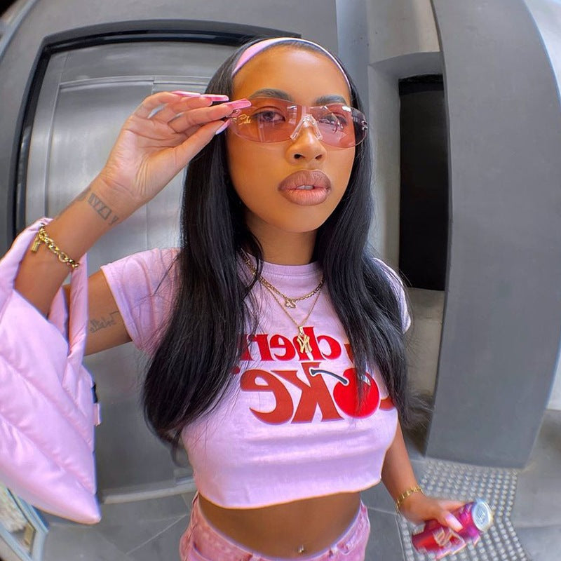 Dame Crop-Top med kreativ dryckdesign och figurbetonad skärning Mirla-Eva Jonsson