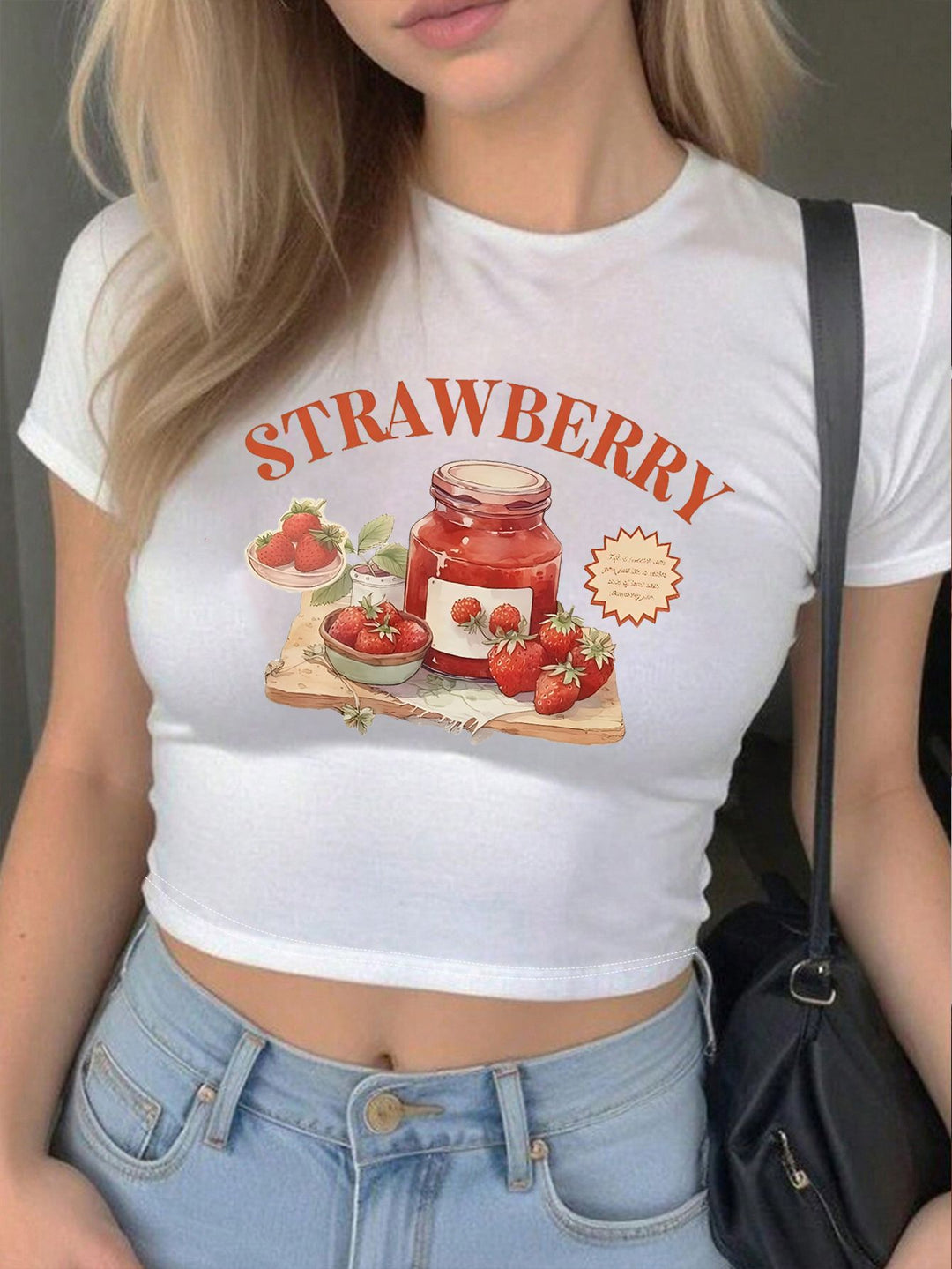 Dame Crop-Top med kreativt jordgubbsdesign och figurnära skärning Mirla-Eva Jonsson