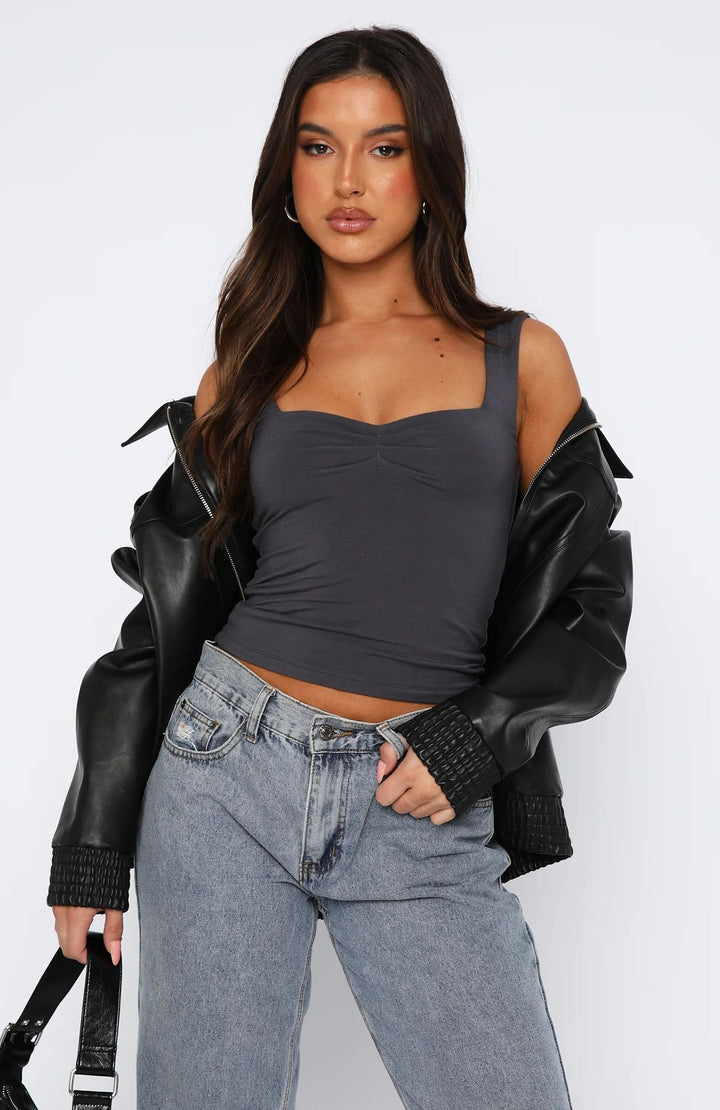 Dame Crop-top med rynkad detalj och fyrkantig u-ringning Mirla-Eva Jonsson