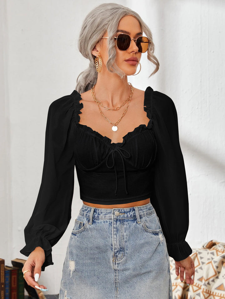 Dame Cropped-blus med volanger och eleganta puffärmar Mirla-Eva Jonsson
