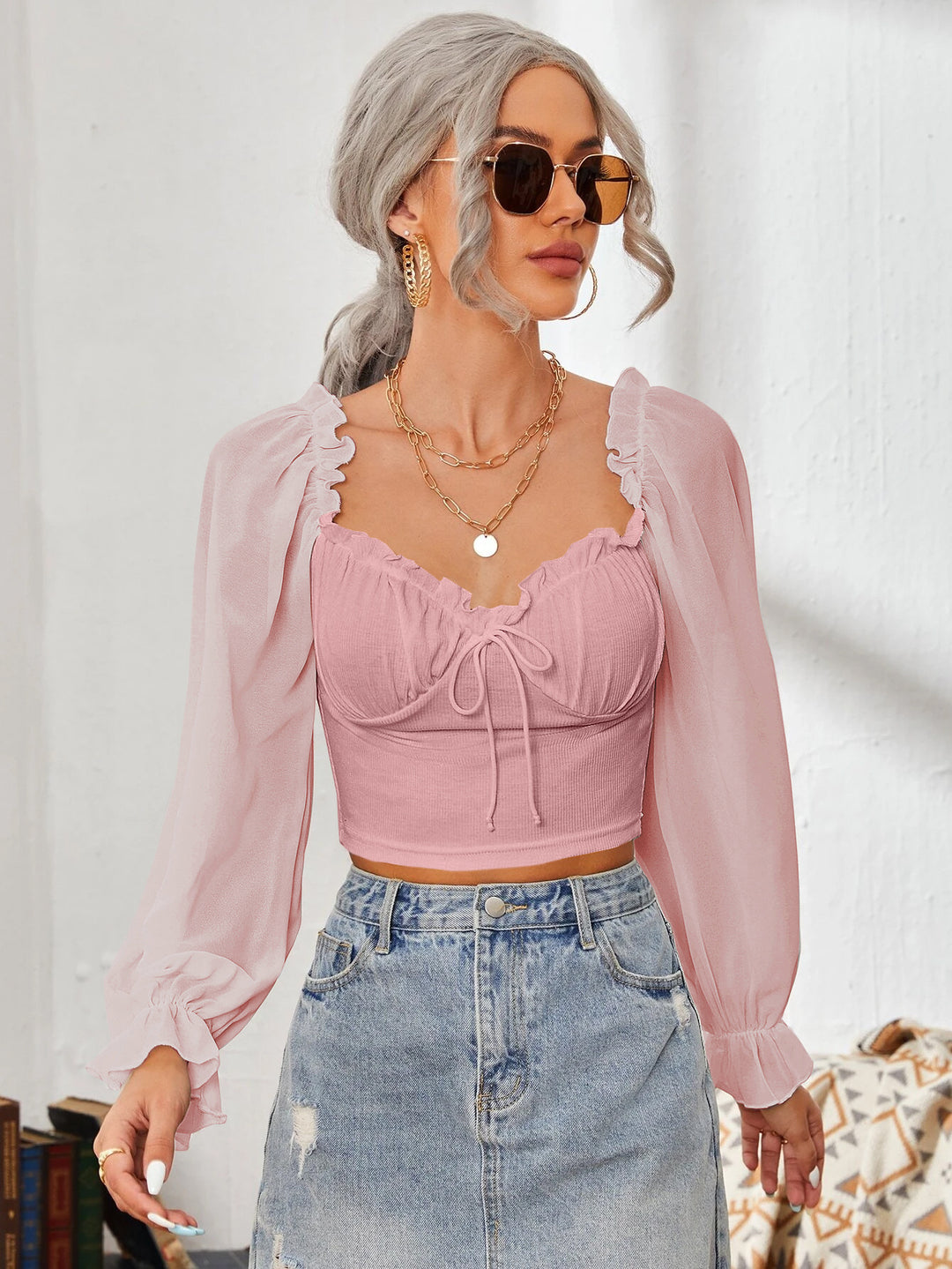 Dame Cropped-blus med volanger och eleganta puffärmar Mirla-Eva Jonsson