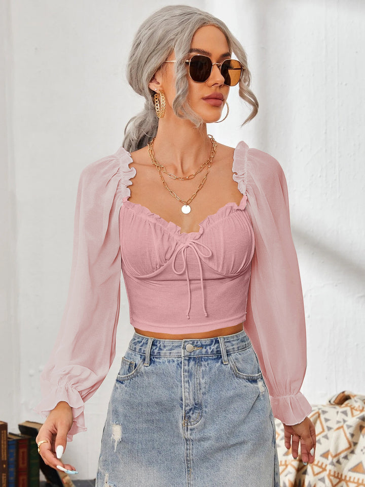 Dame Cropped-blus med volanger och eleganta puffärmar Mirla-Eva Jonsson