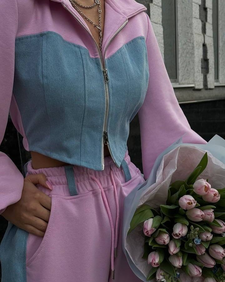 Dame Cropped hoodie med praktisk dragkedja och bekväm passform Mirla-Eva Jonsson