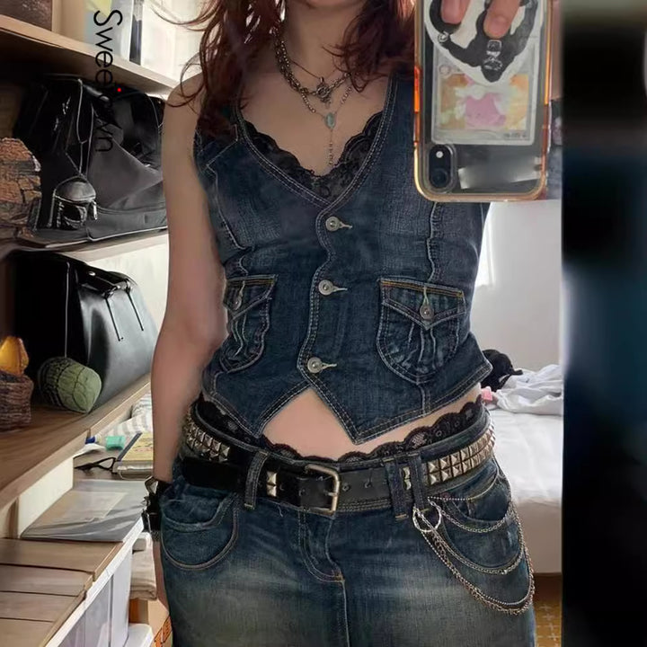 Dame Denim-Bustierjacka med nostalgisk spetsdetalj och dekorativa knapppdetaljer Mirla-Eva Jonsson