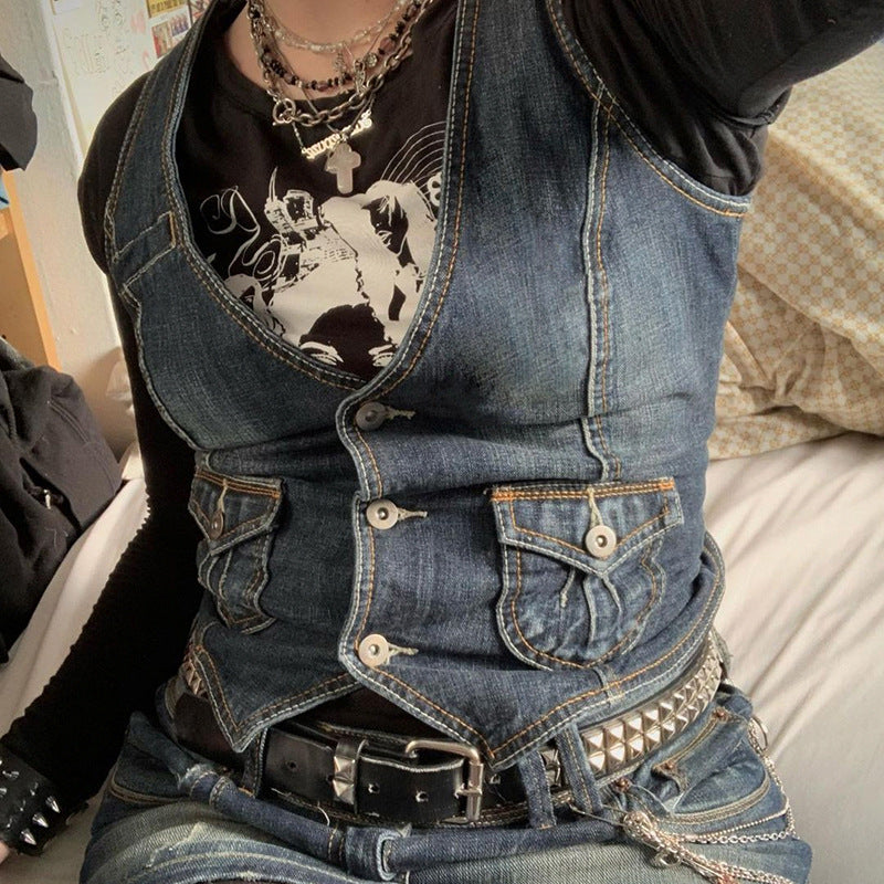 Dame Denim-Bustierjacka med nostalgisk spetsdetalj och dekorativa knapppdetaljer Mirla-Eva Jonsson