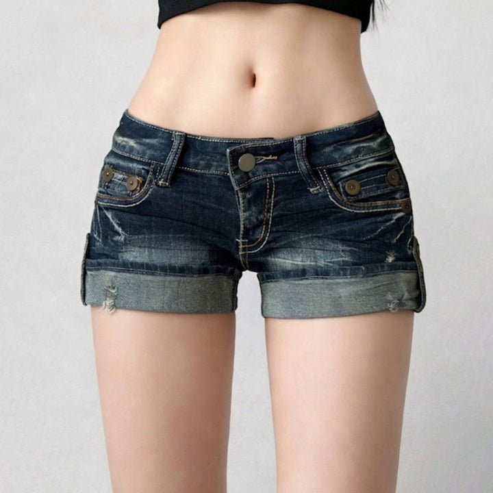 Dame Denim Shorts med modiga knappdetaljer och avslappnad design Mirla-Eva Jonsson