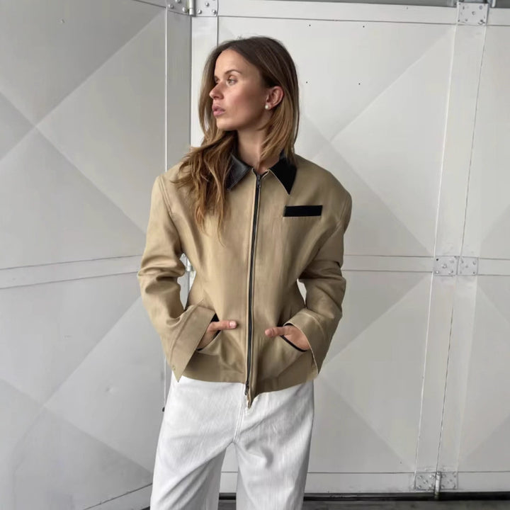 Dame Designer Steppjacka med spännande kontrastkrage och minimalistiska fickor Eva Jonsson-Eva Jonsson