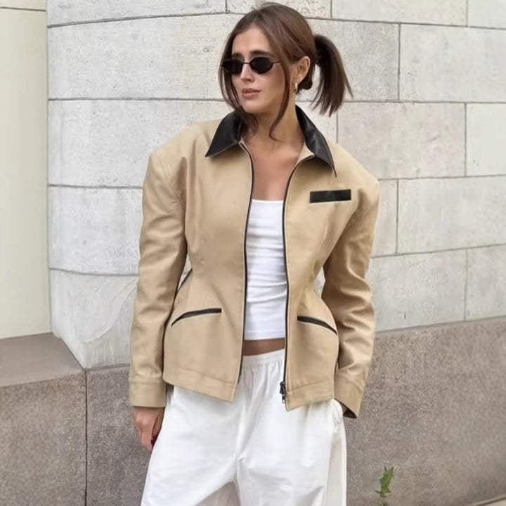 Dame Designer Steppjacka med spännande kontrastkrage och minimalistiska fickor Eva Jonsson-Eva Jonsson