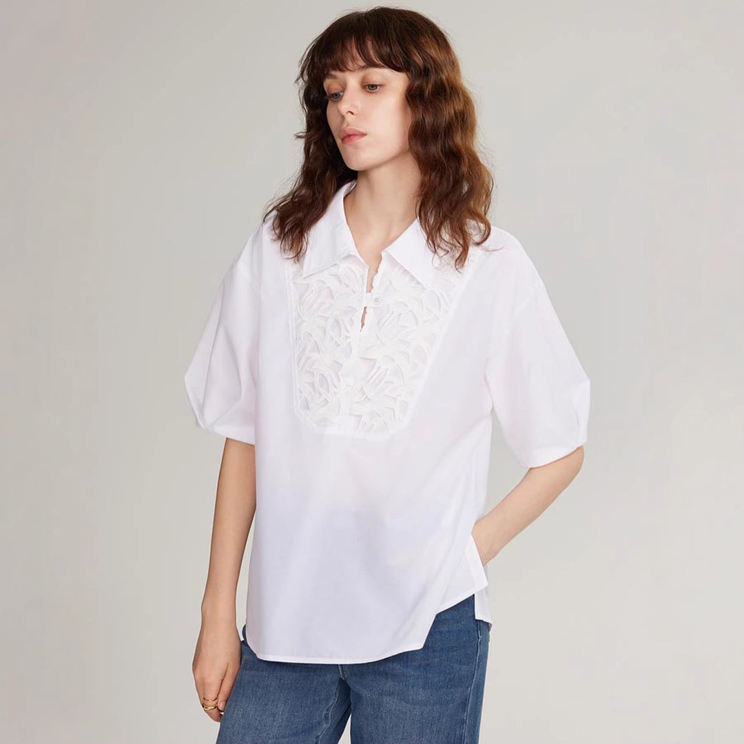 Dame Elegant Blus med drömmande broderidesign och knapppdetaljer Mirla-Eva Jonsson