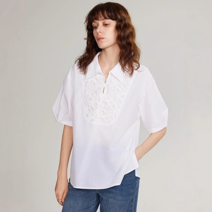 Dame Elegant Blus med drömmande broderidesign och knapppdetaljer Mirla-Eva Jonsson