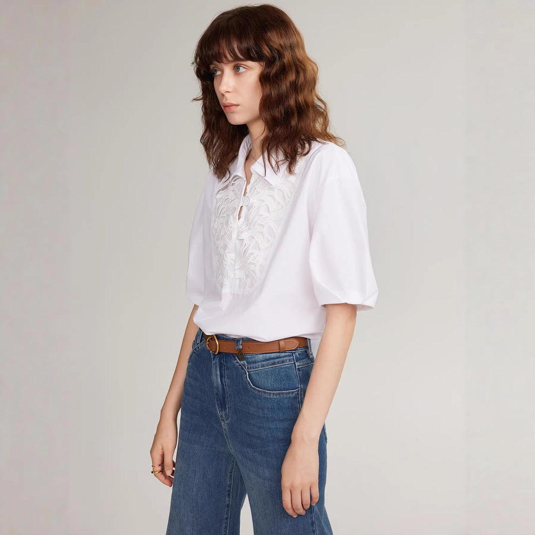 Dame Elegant Blus med drömmande broderidesign och knapppdetaljer Mirla-Eva Jonsson