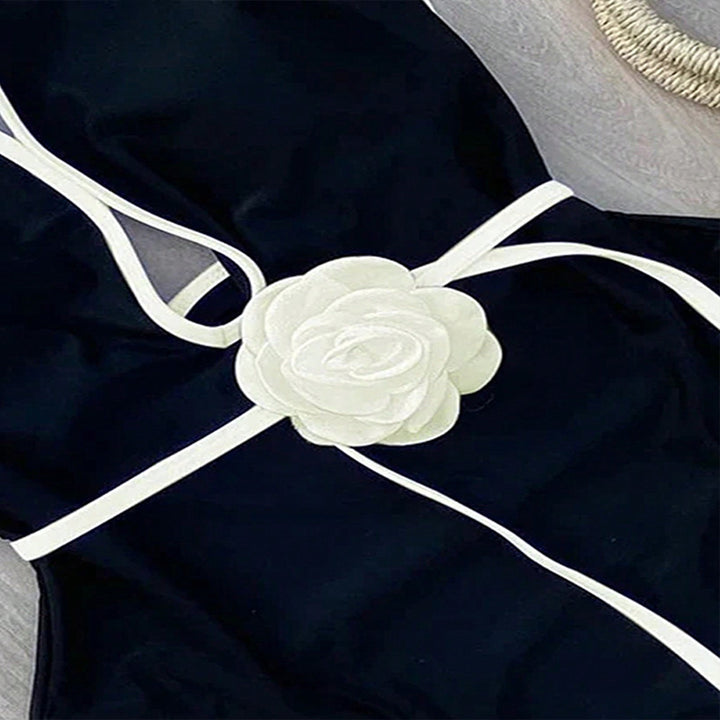 Dame Elegant Högskuren Baddräkt med Blomapplikation och Djupt V-urringning Mirla-Eva Jonsson